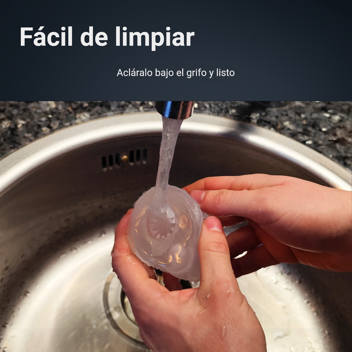 El masturbador tipo funda Pocket Shot se enjuaga bajo el grifo